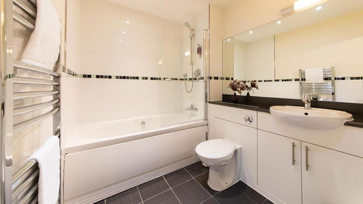 Centre Hub Apartment เบอร์มิงแฮม ภายนอก รูปภาพ